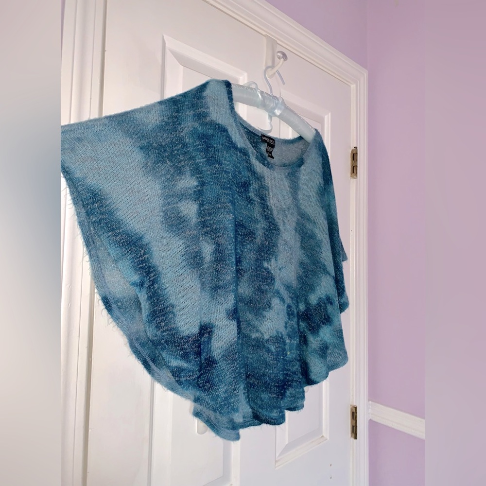 Sweater Cape | Shades of Blue | Size Large | Shawl | Tie Dye Look